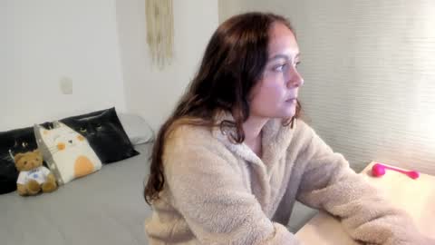 Snapshot of mia_xgray chatting on February 8, 7:05 pm Mia online show from February 8, 7:05 pm