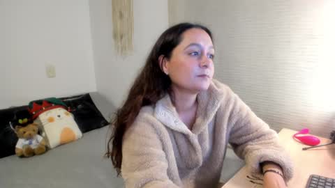Snapshot of mia_xgray chatting on December 19, 10:32 pm Mia online show from December 19, 10:32 pm