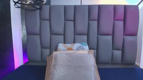 Mia online show from January 11, 5:52 pm