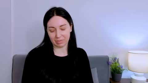 Mia online show from March 30, 3:34 pm