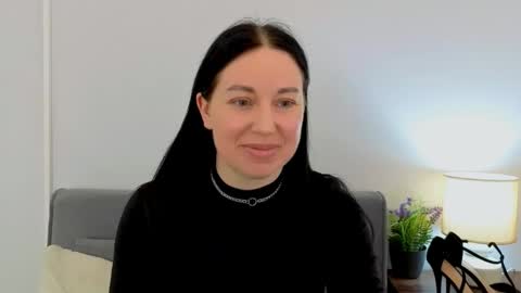 Mia online show from March 26, 5:07 pm