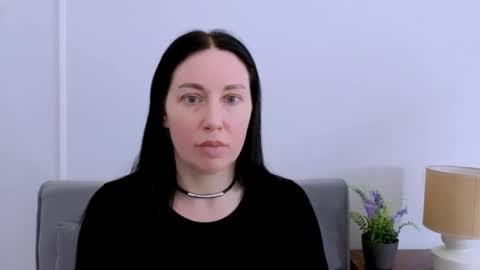 Mia online show from April 3, 4:03 pm