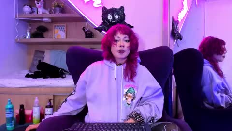 Snapshot of miaamane chatting on February 25, 1:00 pm Mia online show from February 25, 1:00 pm