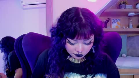 Snapshot of miaamane chatting on October 4, 4:54 am Mia online show from October 4, 4:54 am