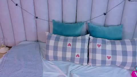 miaanderson__ online show from December 16, 8:37 pm