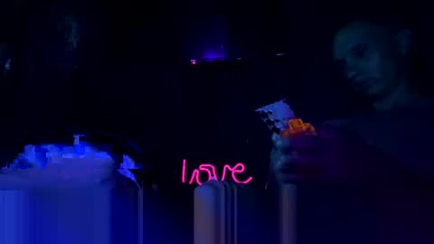 miaandjaxon online show from November 12, 9:55 am