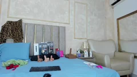 Miaasummer online show from June 10, 11:42 am