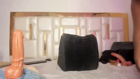 Mia  online show from October 26, 4:02 am