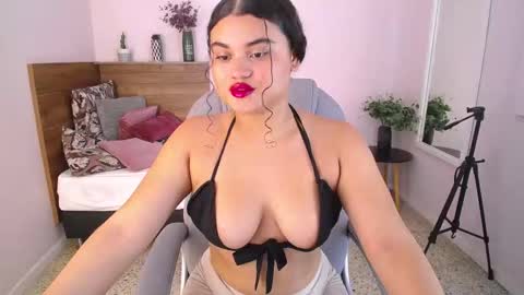 Snapshot of miabloomm chatting on October 3, 12:57 pm Miabloomm online show from October 3, 12:57 pm