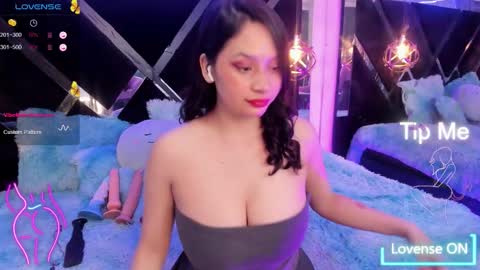 Snapshot of miacharloth chatting on October 23, 1:51 am Mia online show from October 23, 1:51 am