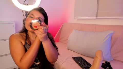 IG Yojanagomez  online show from February 12, 12:20 pm