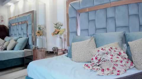 Mia  online show from November 16, 12:51 pm