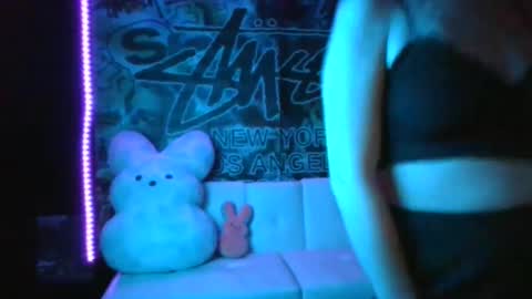 Snapshot of miaellababy chatting on October 6, 1:56 am miaellababy online show from October 6, 1:56 am