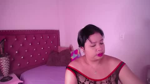 mia online show from June 1, 3:19 am