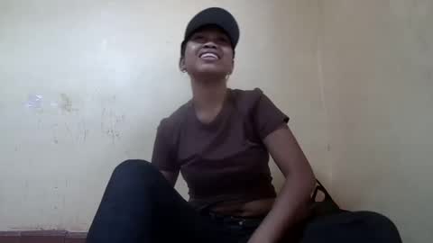 Snapshot of miah_land chatting on October 10, 11:05 am miah_land online show from October 10, 11:05 am