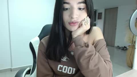 miahott19 online show from September 22, 7:45 am