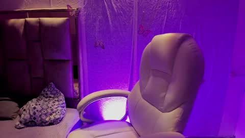 miajones20 online show from March 6, 3:35 pm