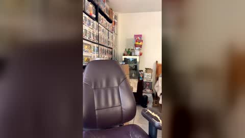 Mark online show from April 7, 5:37 pm