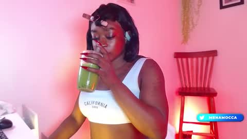 Mia online show from March 4, 9:07 am