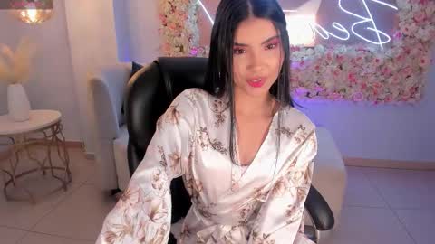 Call me Mia  online show from October 5, 7:32 pm