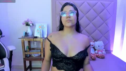 Snapshot of mialujan_ chatting on October 11, 5:56 am Mia online show from October 11, 5:56 am