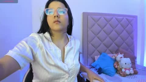 Snapshot of mialujan_ chatting on October 16, 5:51 am Mia online show from October 16, 5:51 am