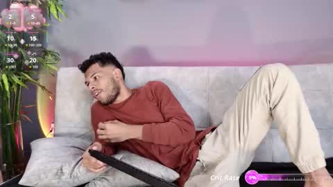 Mia online show from November 20, 3:31 pm