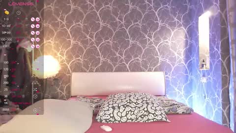 Mia online show from November 22, 4:49 pm