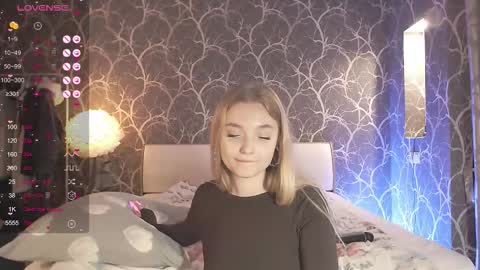 Mia online show from September 11, 4:19 pm