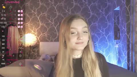 Mia online show from May 25, 4:02 pm
