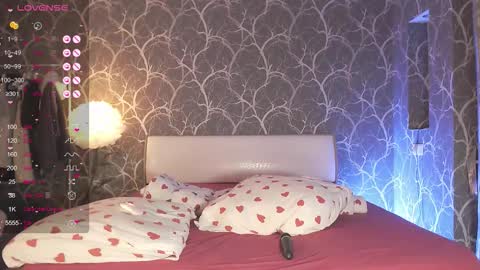 Mia online show from September 22, 6:01 pm