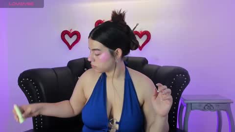 Snapshot of miamontoya chatting on February 21, 12:50 pm Mia   -5 7001400 Follow  online show from February 21, 12:50 pm