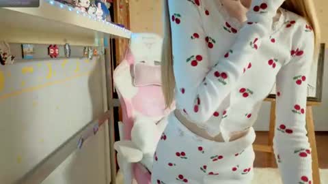MiaMoon online show from June 28, 1:51 pm