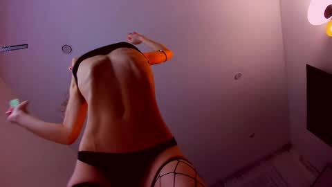 Mia online show from May 8, 6:35 pm