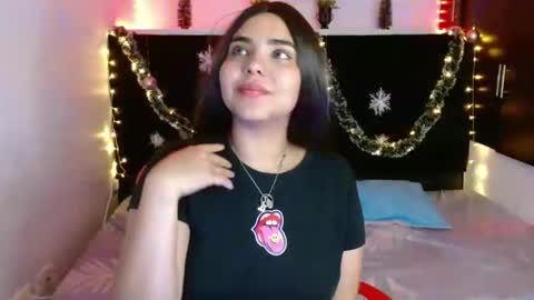 Snapshot of miapeyton chatting on December 5, 2:39 pm Mia Peyton   online show from December 5, 2:39 pm