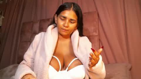 miasaandovaal 22 online show from December 5, 9:01 pm