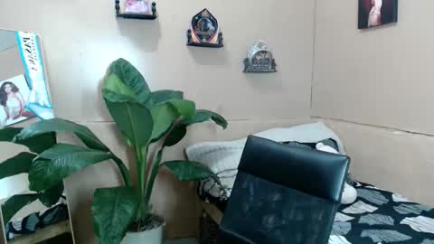 mia online show from March 31, 2:56 am