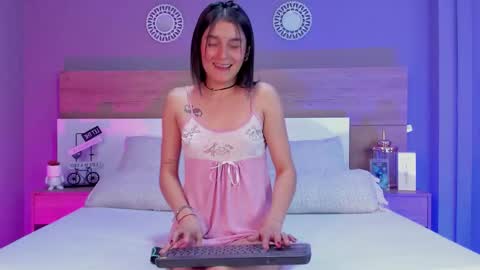 Mia online show from February 9, 7:05 pm