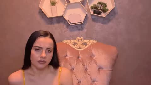 Mia online show from January 6, 8:24 pm