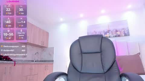 Mia Vegas online show from December 14, 11:00 pm