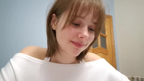 Snapshot of micasulejmanovski chatting on October 8, 5:30 pm Luna online show from October 8, 5:30 pm