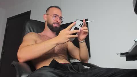 MichaelEvansx online show from October 1, 8:30 pm