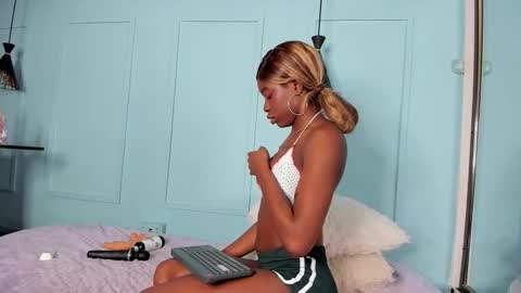 michellepose online show from January 10, 1:38 pm