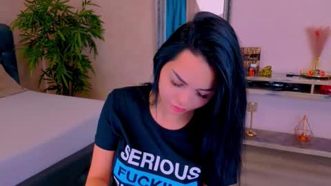 Snapshot of michellereys chatting on October 17, 7:18 pm michellereys online show from October 17, 7:18 pm