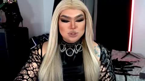 Snapshot of michellevixen921 chatting on November 1, 2:34 am Michelle online show from November 1, 2:34 am