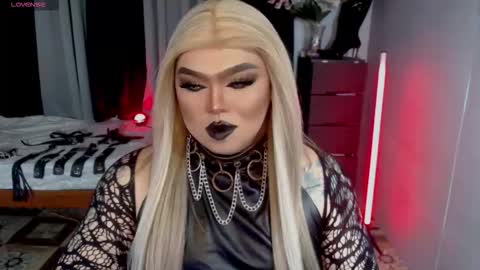 Snapshot of michellevixen921 chatting on September 22, 5:28 pm Michelle online show from September 22, 5:28 pm