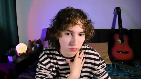 Snapshot of midnight_answer chatting on October 30, 2:06 pm Max online show from October 30, 2:06 pm