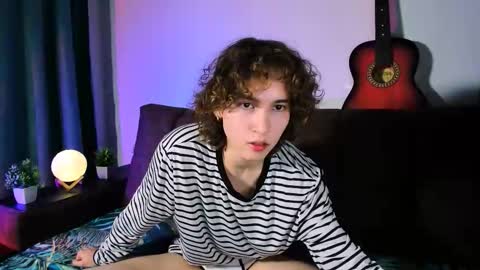 Snapshot of midnight_answer chatting on October 27, 4:07 pm Max online show from October 27, 4:07 pm