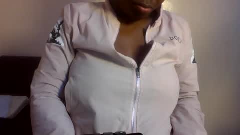 midnightt_curves online show from July 2, 6:51 am