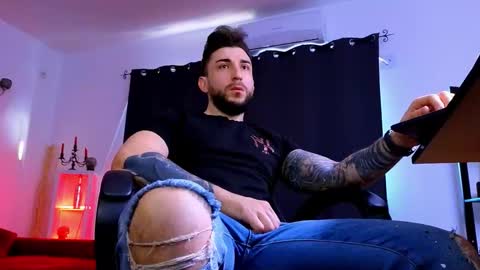 MightyAaron online show from March 25, 5:14 am